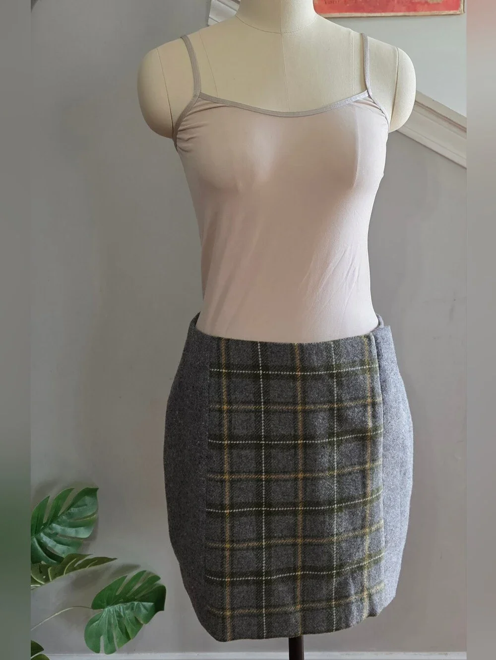 Banana Republic Mini Skirt Gray Plaid Wool Blend Size 4